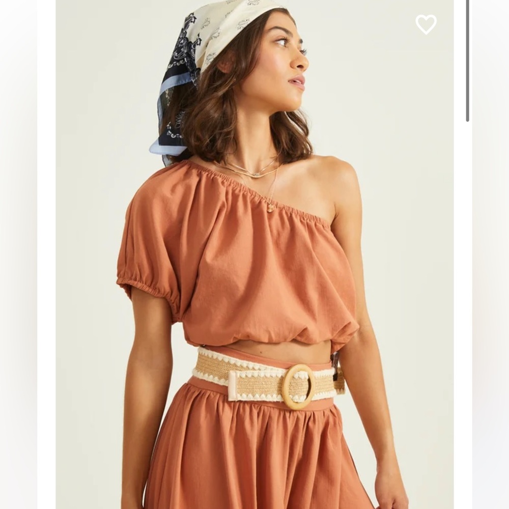 One shoulder crop top